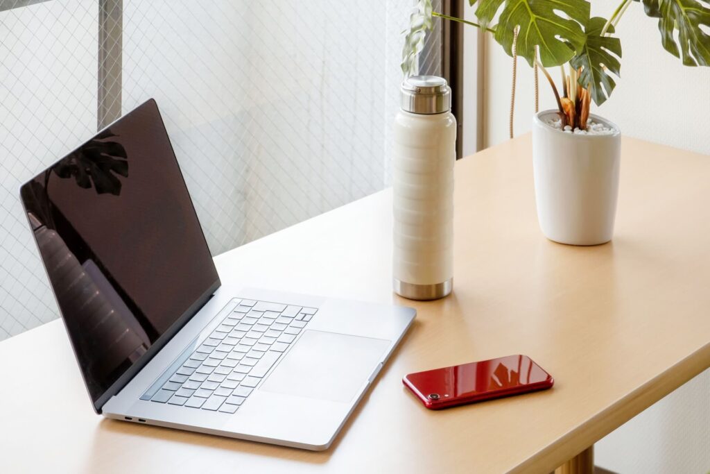 パソコンとデスク